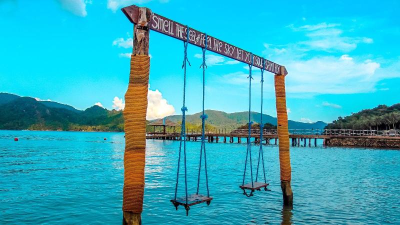 בית מלון כפרי Pangulatan Beach Resort