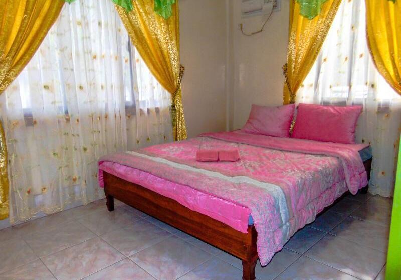 בית מלון כפרי Pangulatan Beach Resort