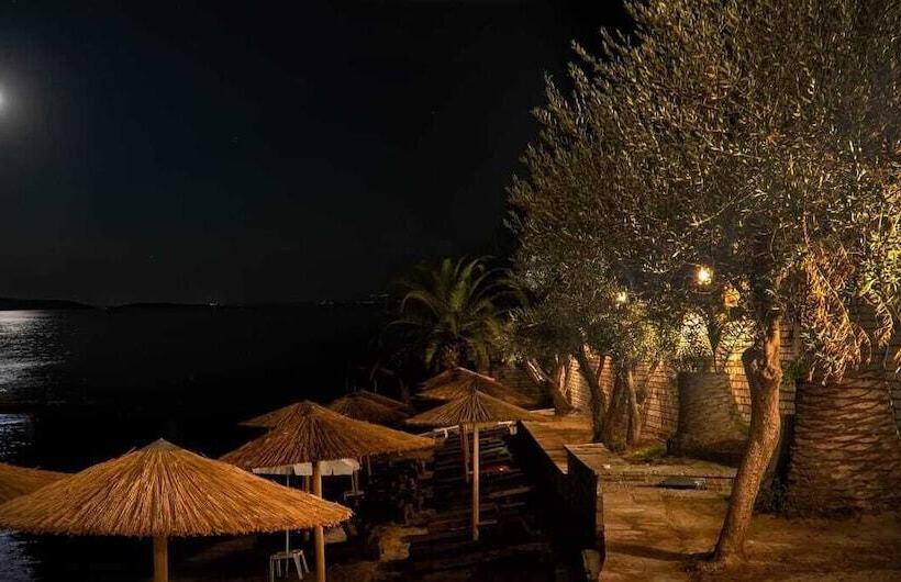 Отель Plataria Seaside Resort