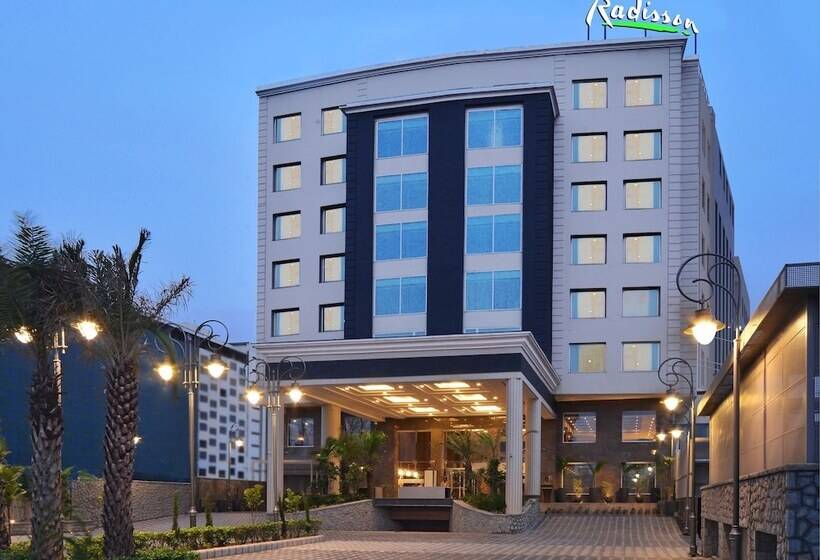 בית מלון כפרי Radisson Chandigarh Zirakpur