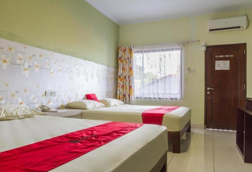 Отель Reddoorz Plus Near Pantai Barat Pangandaran