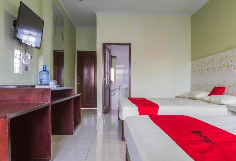 Отель Reddoorz Plus Near Pantai Barat Pangandaran