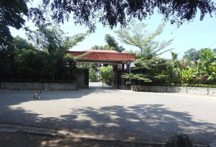 호텔 Renaissance Lodgeplus