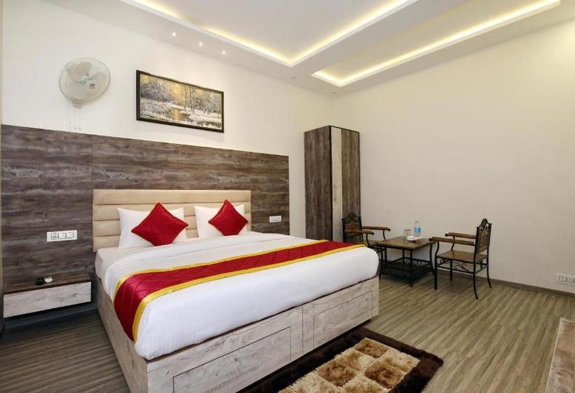 فندق Royal Woods