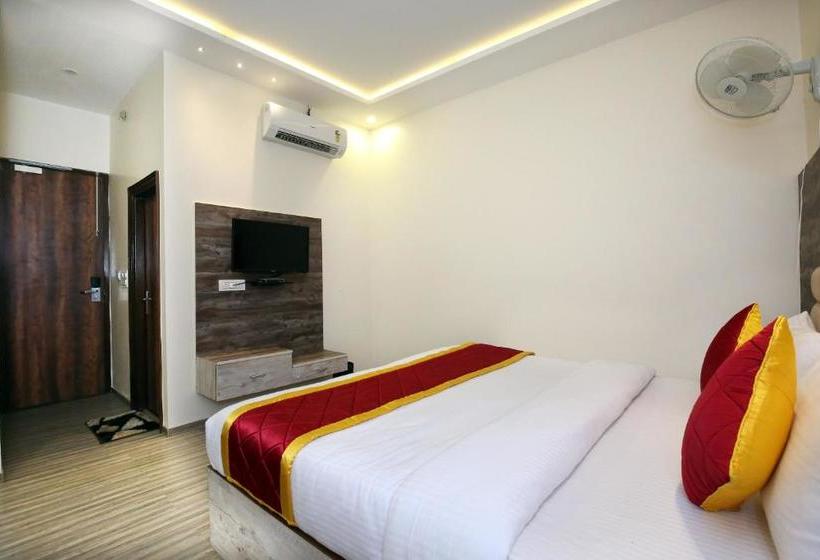 فندق Royal Woods