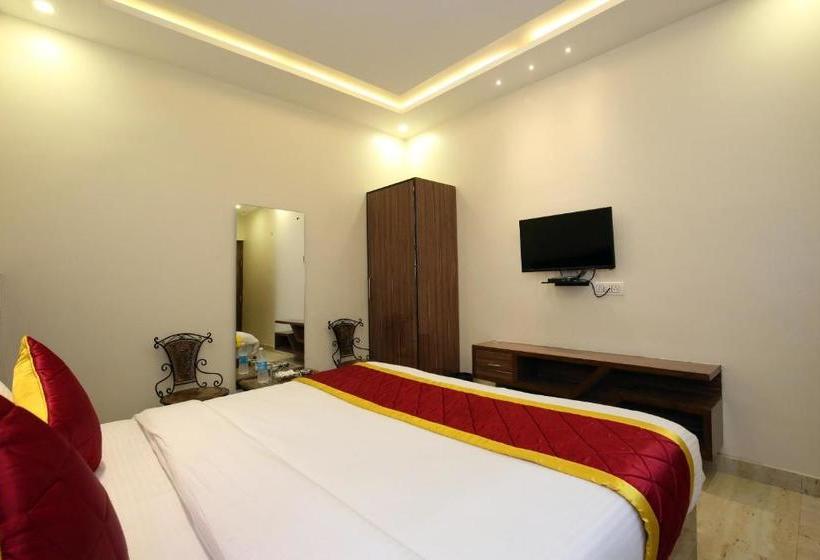 فندق Royal Woods