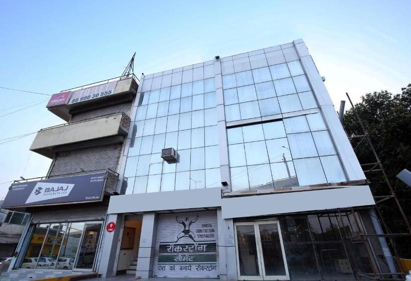 فندق Royal Woods