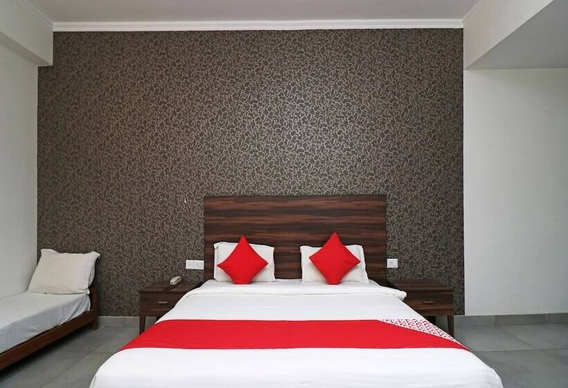 בית מלון כפרי Silver Star By Oyo Rooms