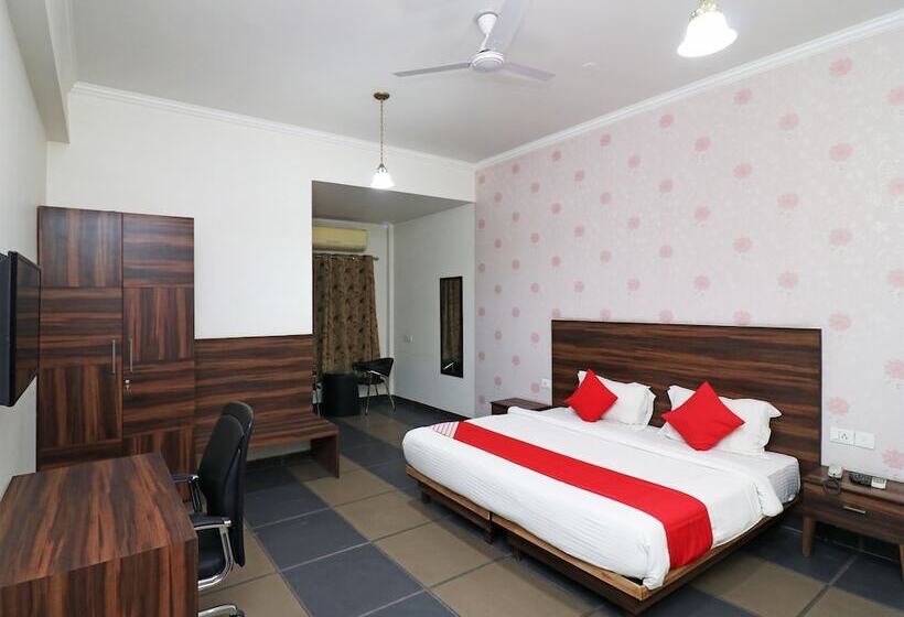 בית מלון כפרי Silver Star By Oyo Rooms