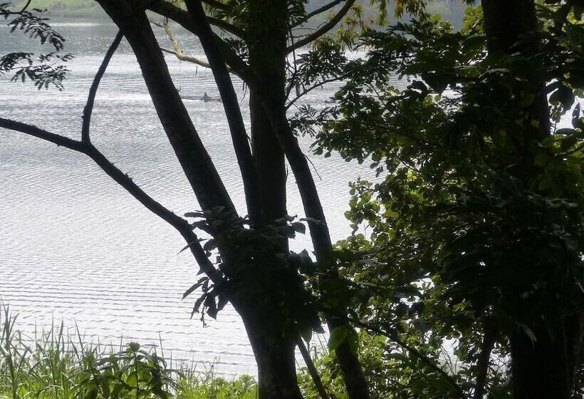 هتل Supreme Adventure Park Bunyonyi