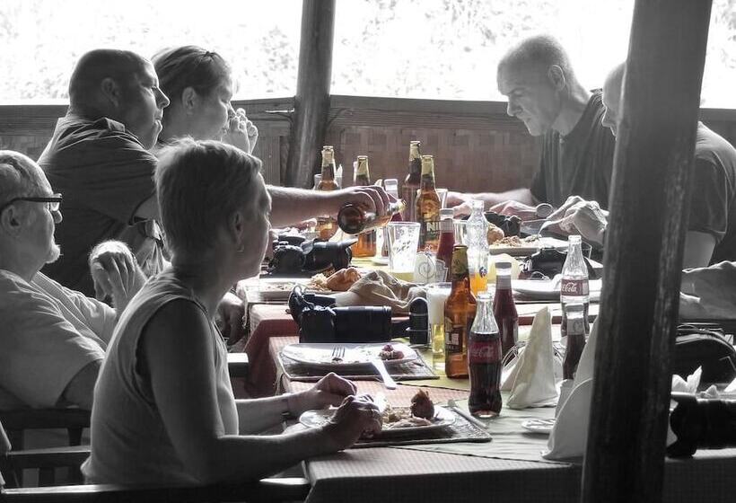 هتل Supreme Adventure Park Bunyonyi