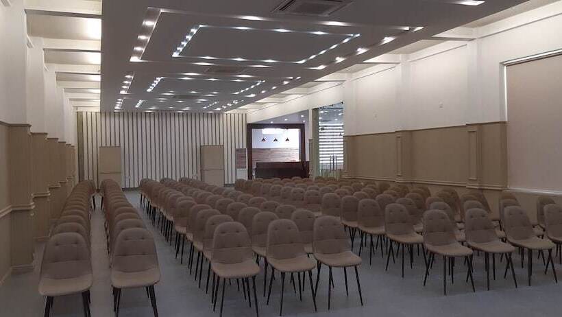 בית מלון כפרי The Tiger Groove Resort