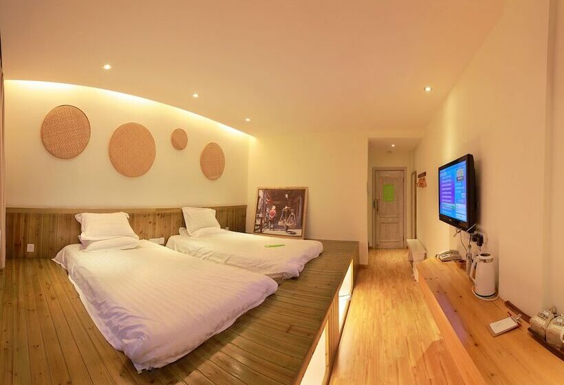 Отель Wuyishan Old Street Riverside