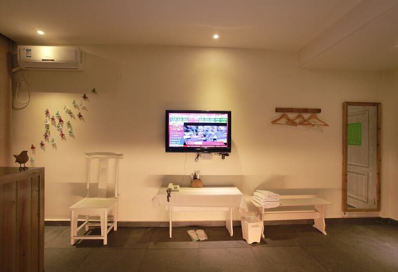 Отель Wuyishan Old Street Riverside