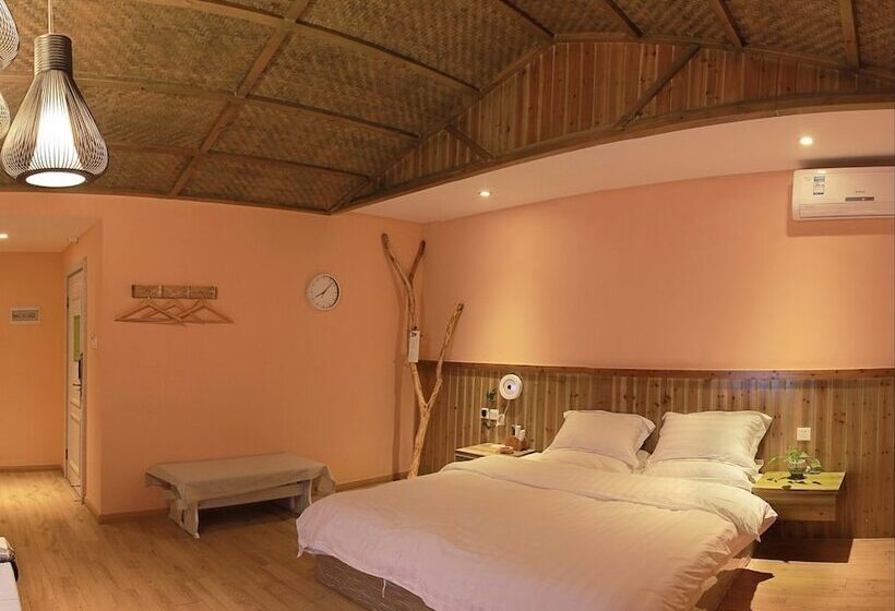 Отель Wuyishan Old Street Riverside