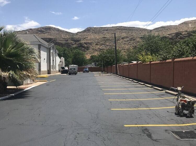 Отель Ramada By Wyndham La Verkin Zion National Park