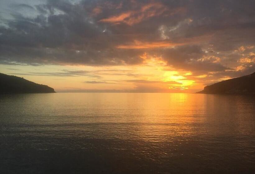 Las Giannakakou Traditional Stone Houses