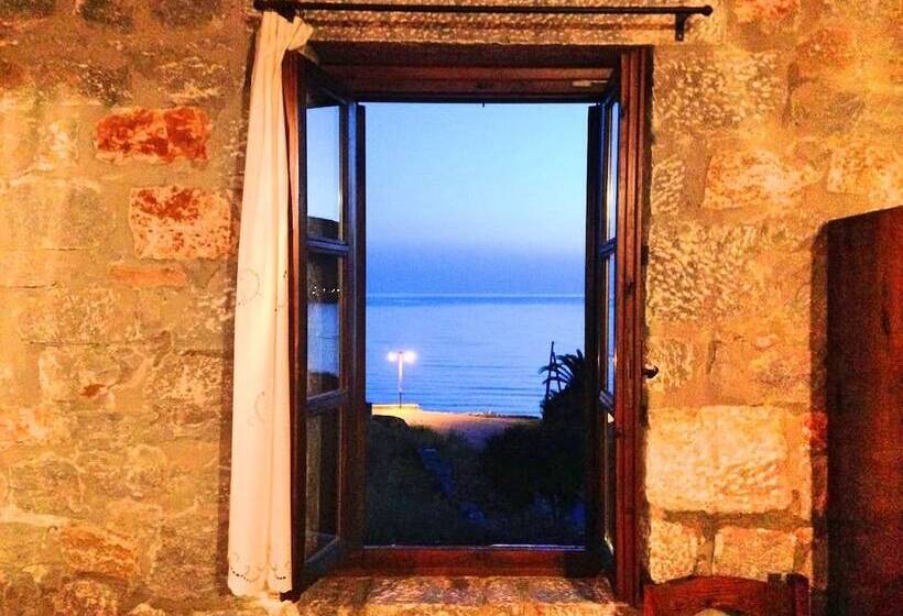 Las Giannakakou Traditional Stone Houses