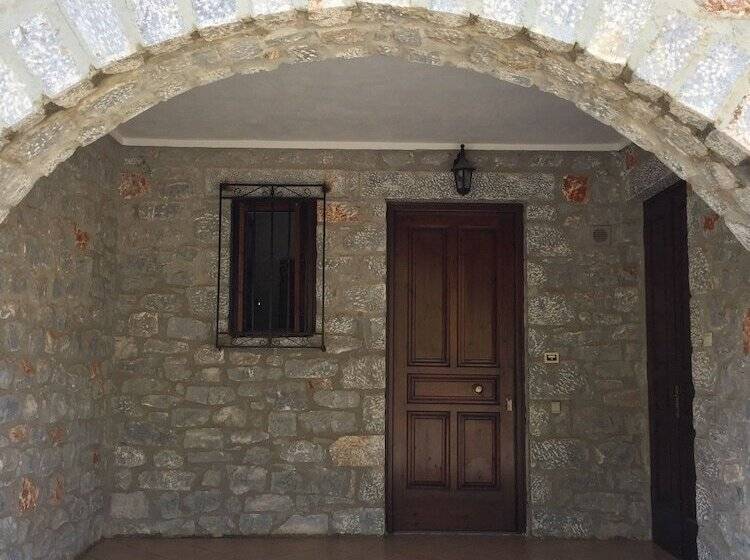 Las Giannakakou Traditional Stone Houses