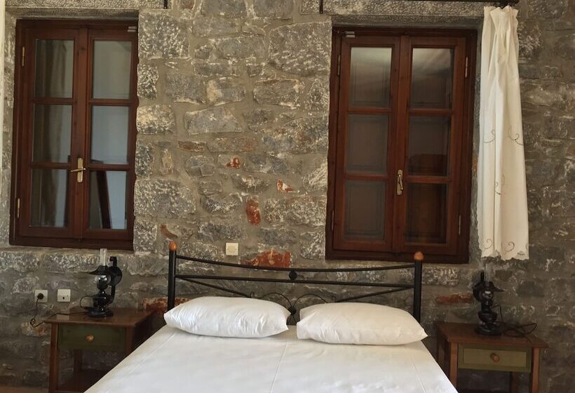 Las Giannakakou Traditional Stone Houses