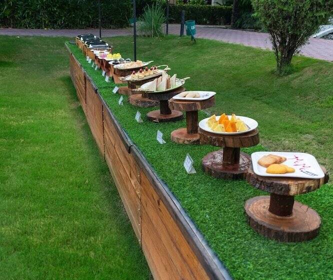 Manu Maharani Resorts