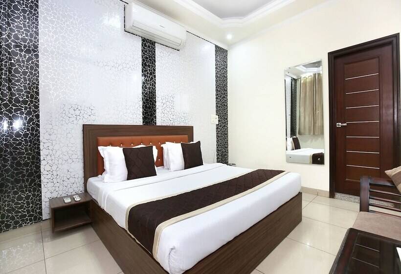 Oyo 16443 Hotel Jb