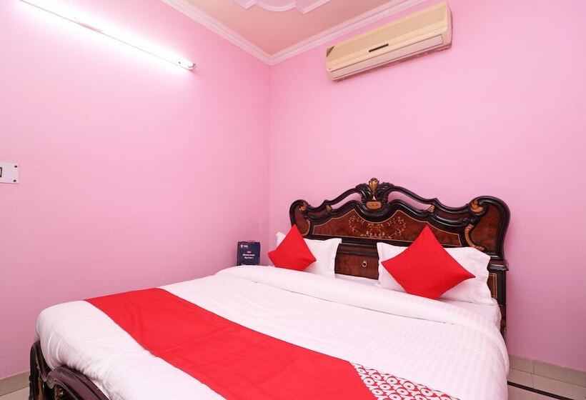 Oyo 26906 Hotel Tarang