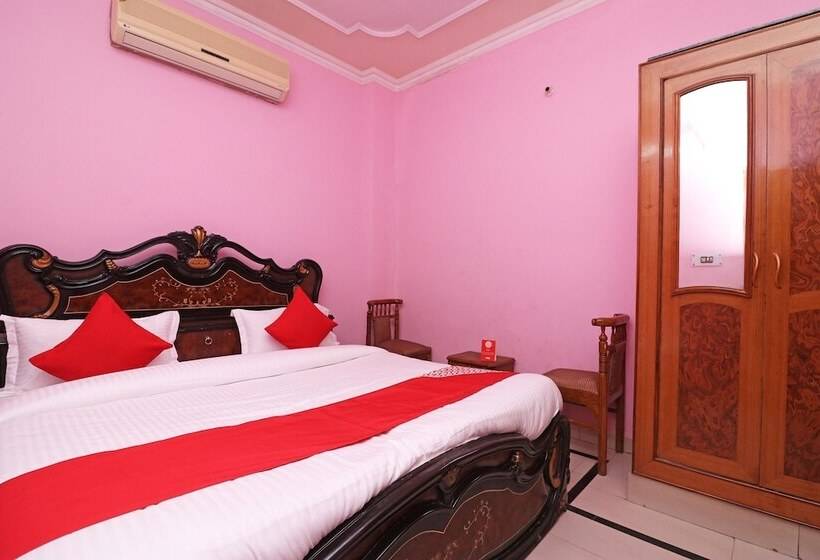Oyo 26906 Hotel Tarang