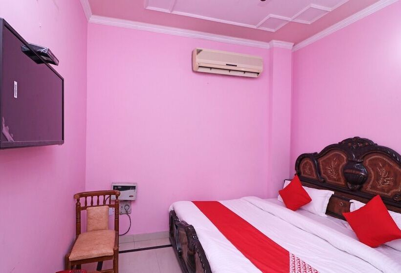 Oyo 26906 Hotel Tarang