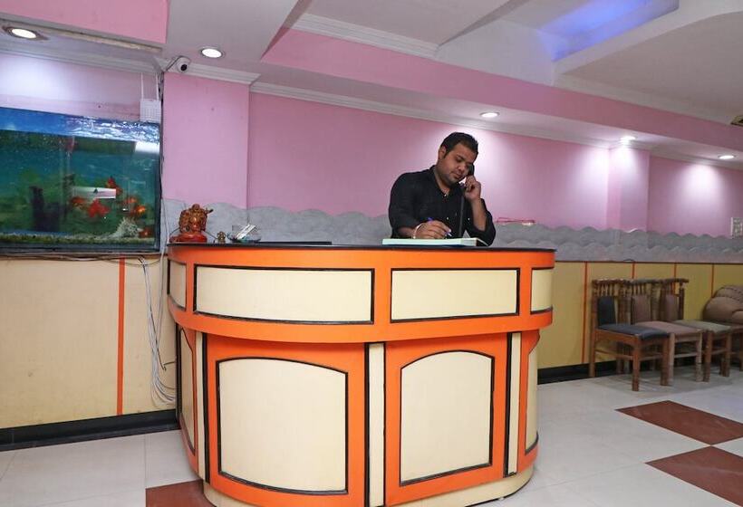 Oyo 26906 Hotel Tarang