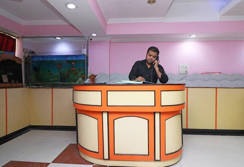 Oyo 26906 Hotel Tarang