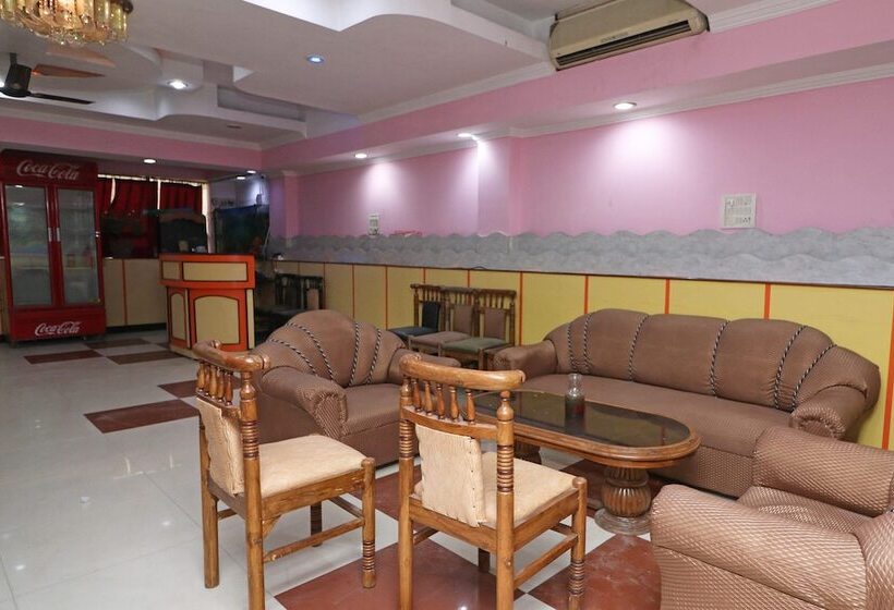 Oyo 26906 Hotel Tarang
