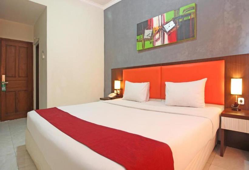 Отель Reddoorz Plus Near Keraton Solo