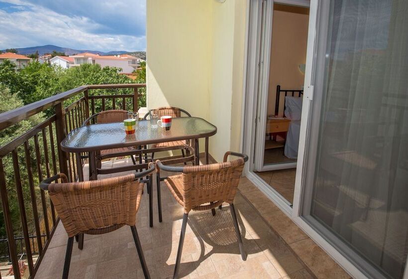 Famelia Studios Lampiris