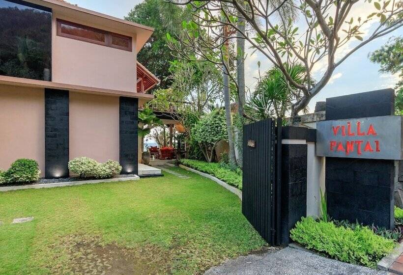 Villa Pantai Candidasa