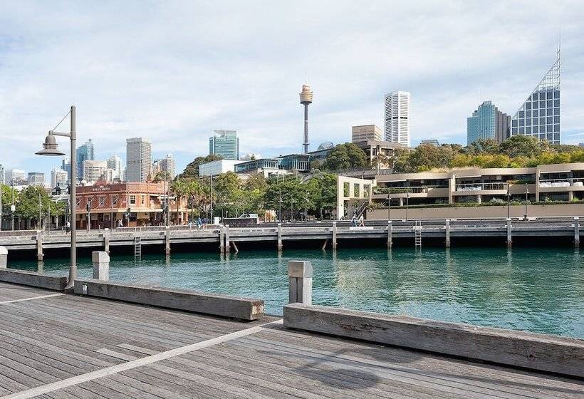 Waterfront Apt. On Sydney Harbour H390