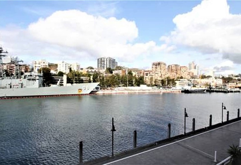 Waterfront Apt. On Sydney Harbour H390