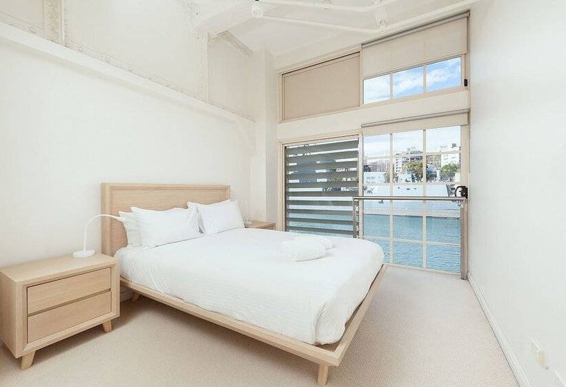 Waterfront Apt. On Sydney Harbour H390