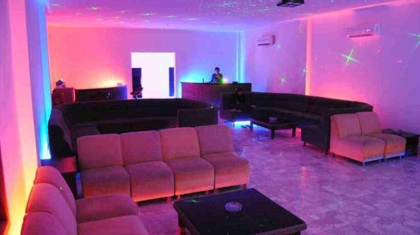 ベッドアンドブレックファースト 77 Sunset Plaza