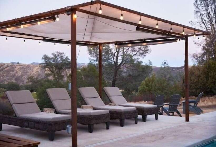 ベッドアンドブレックファースト Bed & Barrel At Stonehouse Cellars