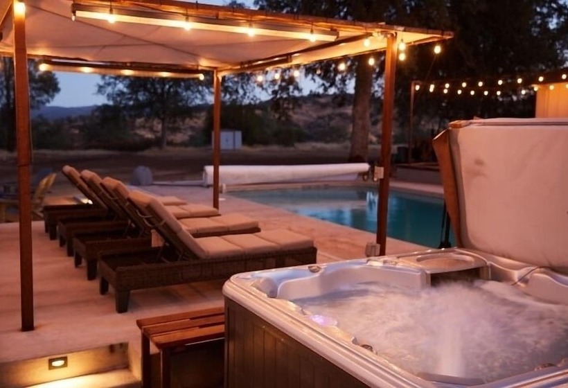 ベッドアンドブレックファースト Bed & Barrel At Stonehouse Cellars