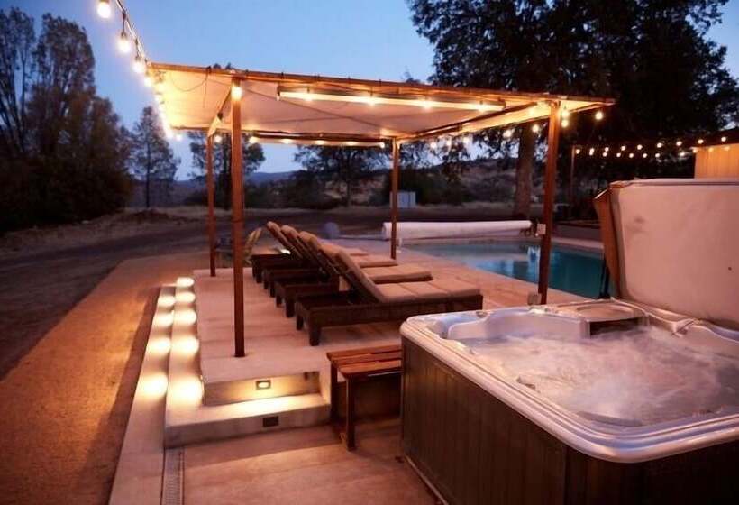 ベッドアンドブレックファースト Bed & Barrel At Stonehouse Cellars