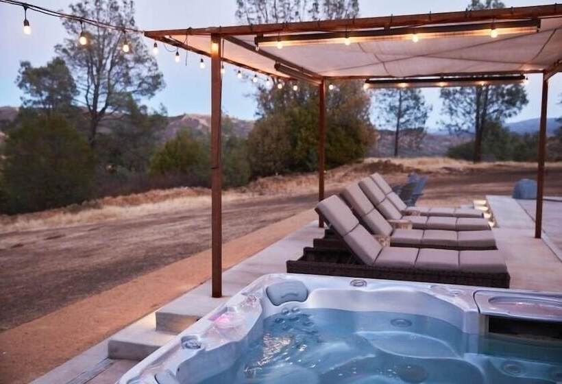 ベッドアンドブレックファースト Bed & Barrel At Stonehouse Cellars