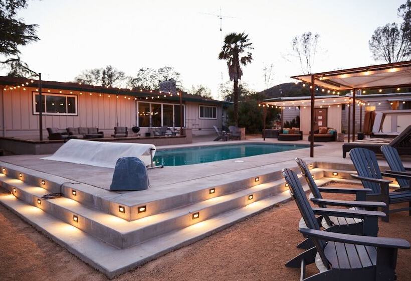 ベッドアンドブレックファースト Bed & Barrel At Stonehouse Cellars