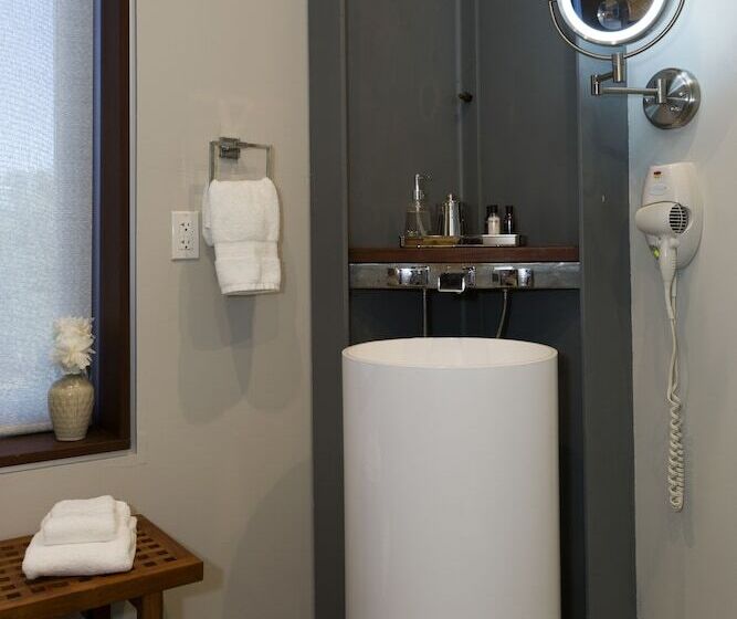 ベッドアンドブレックファースト Bed & Barrel At Stonehouse Cellars