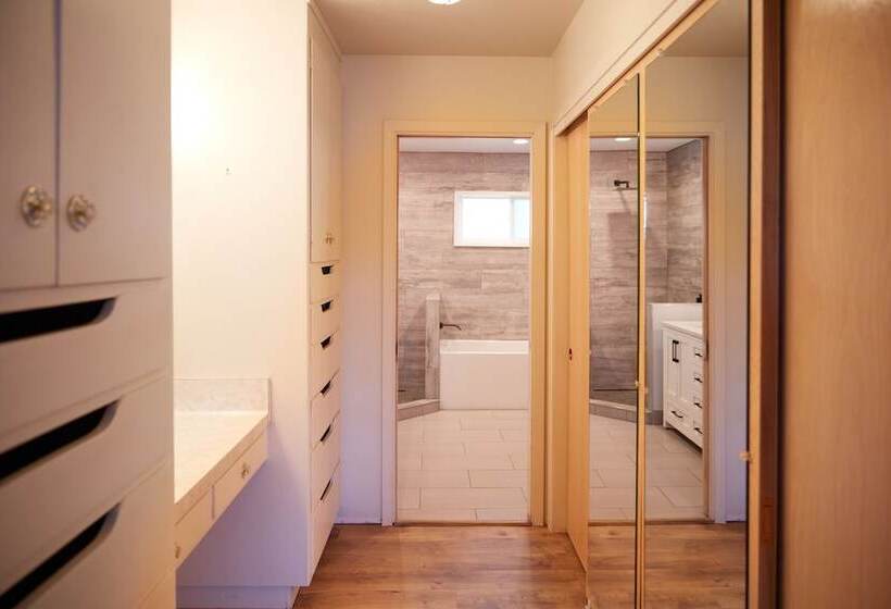 ベッドアンドブレックファースト Bed & Barrel At Stonehouse Cellars