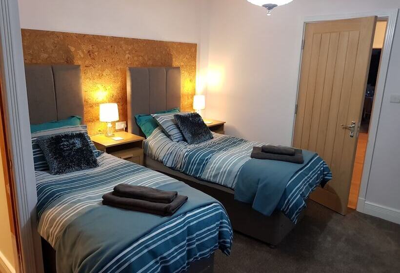 住宿加早餐  Saracens House