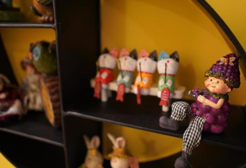 تختخواب و صبحانه Travel Light Guesthouse