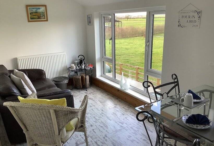 مبيت وإفطار Villa Farm Cottage