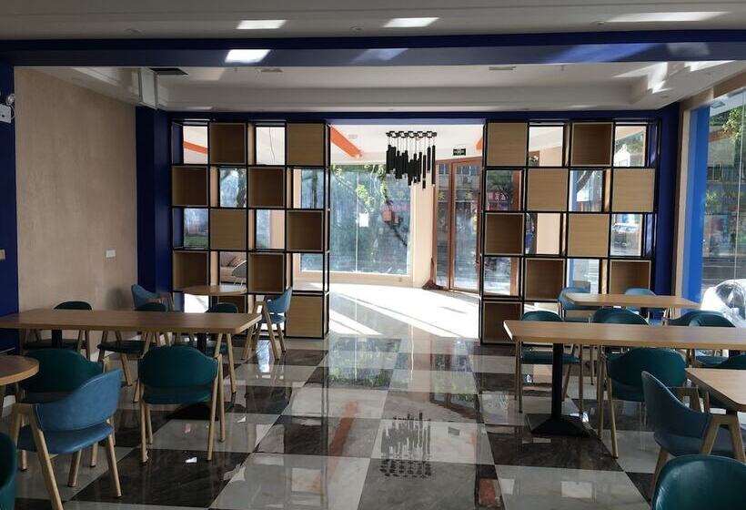 Fun Loving Theme Hotel Of Tengchong